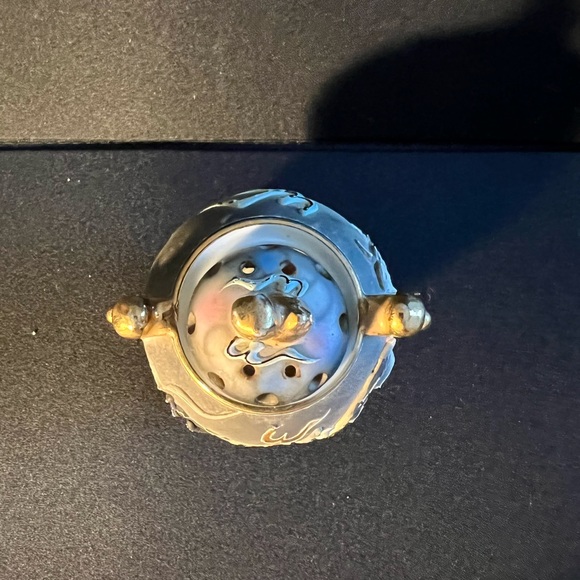 Porcelain tiny teapot. - Picture 6 of 7